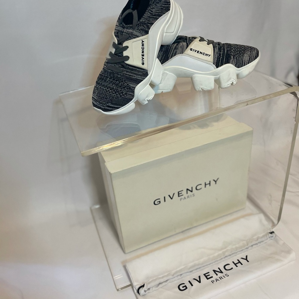 Givenchy women’s sneakers like new!